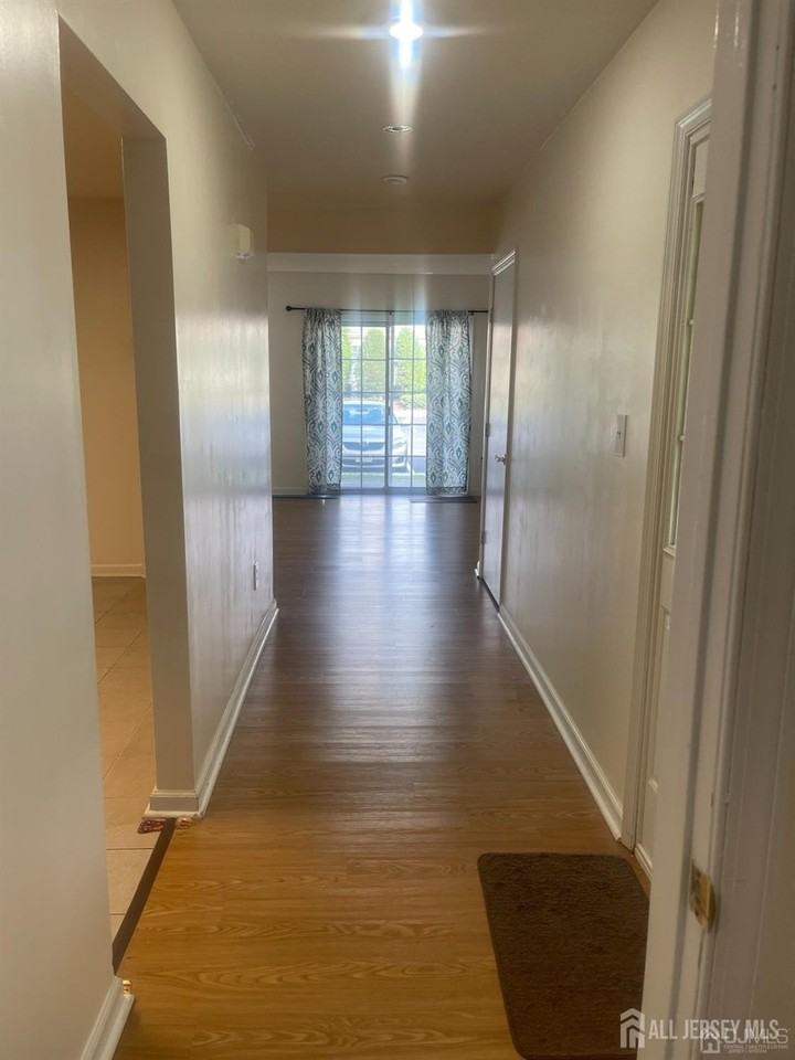 1503 Plymouth Rd - Photo 3 of 22