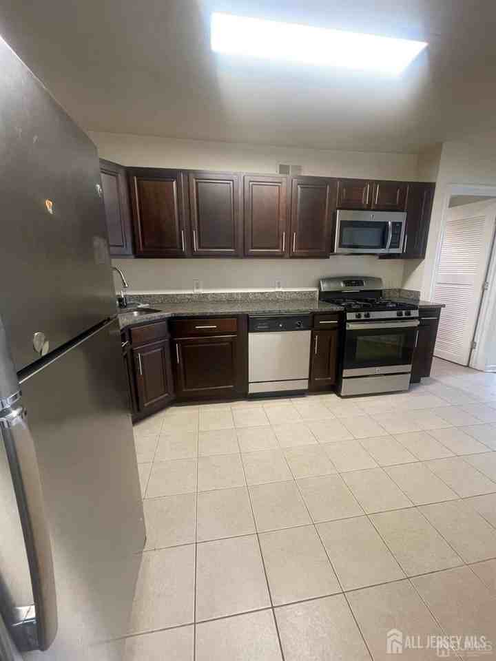 1503 Plymouth Rd - Photo 5 of 22