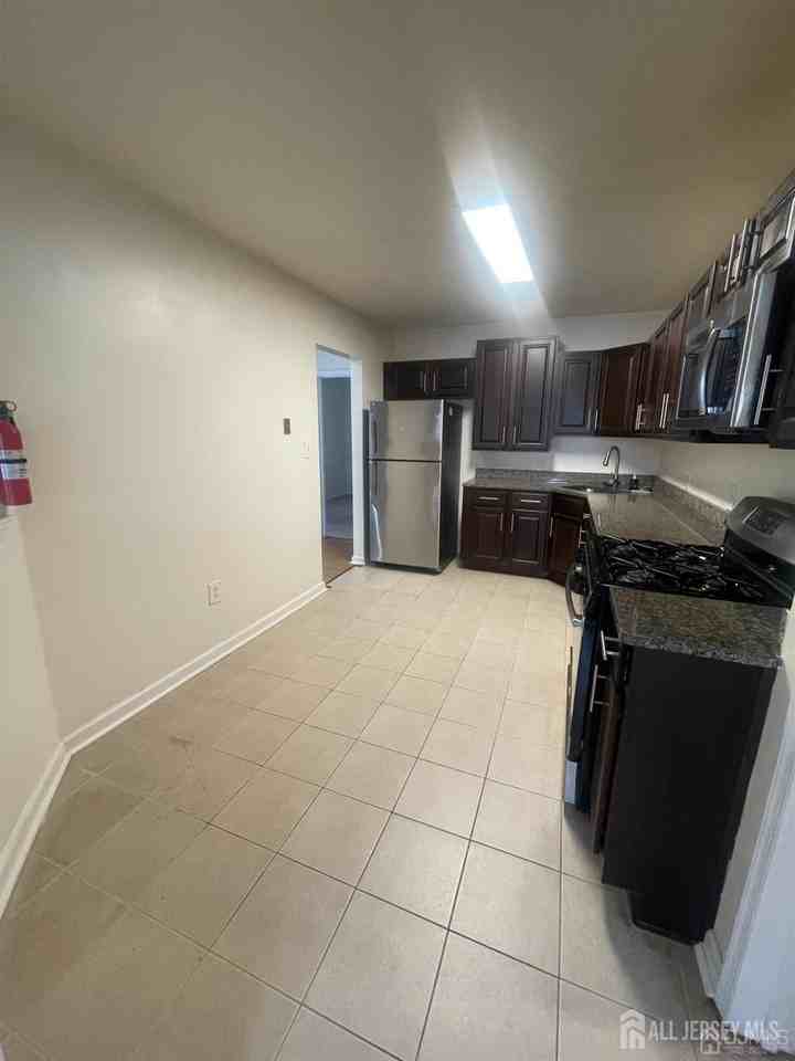 1503 Plymouth Rd - Photo 6 of 22