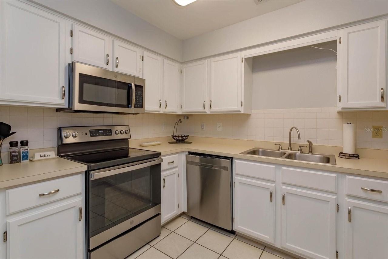 379 Division St - Photo 5 of 24