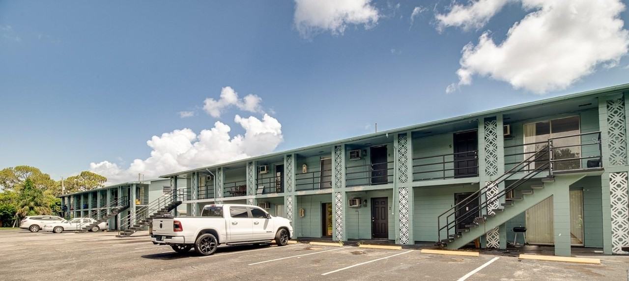 1341 W Point Dr #4