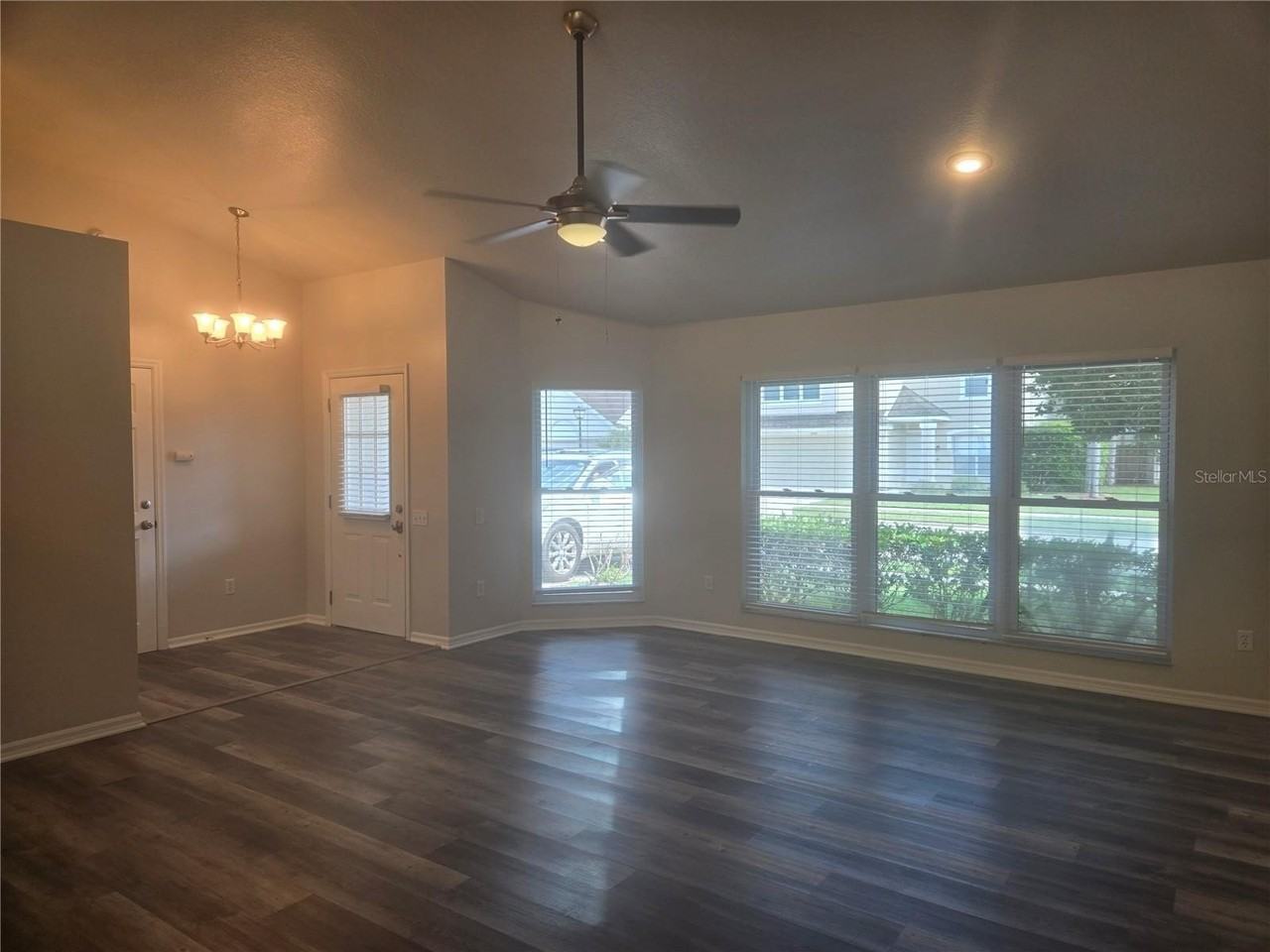 901 Beresford Way - Photo 2 of 21