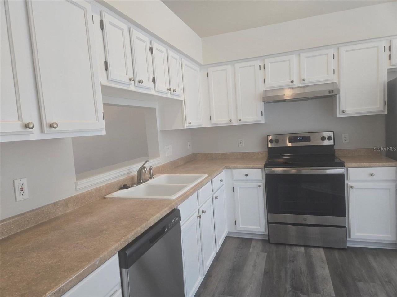 901 Beresford Way - Photo 3 of 21