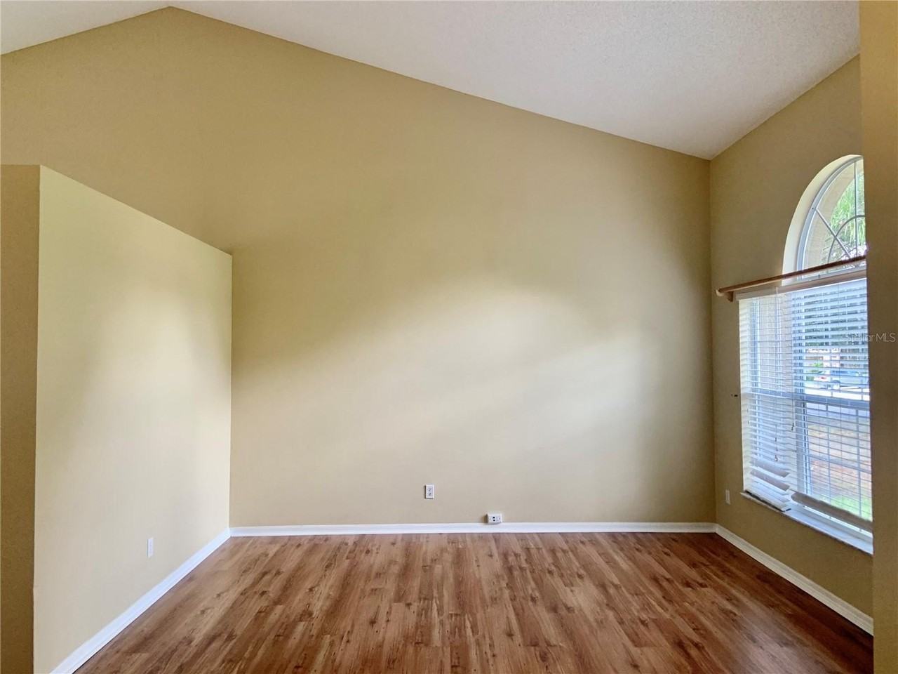 3878 Kingston Oaks Cv - Photo 2 of 17