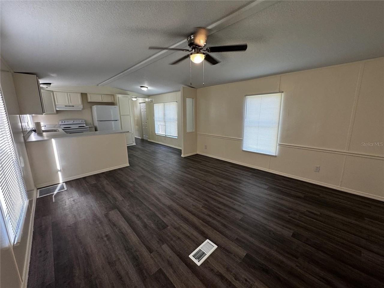 1001 Ne 77th St #25 - Photo 3 of 11