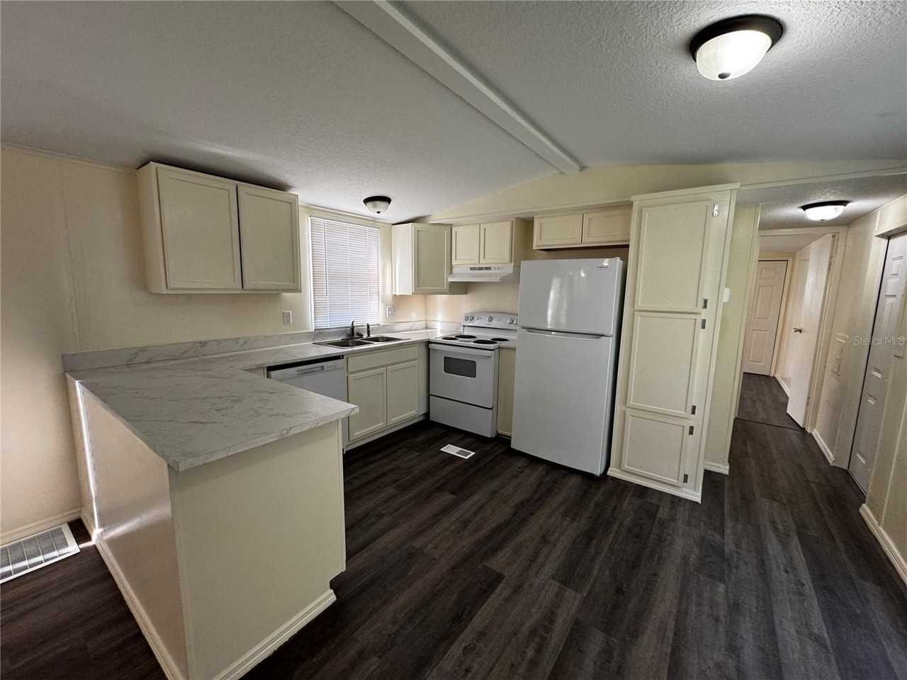 1001 Ne 77th St #25 - Photo 4 of 11