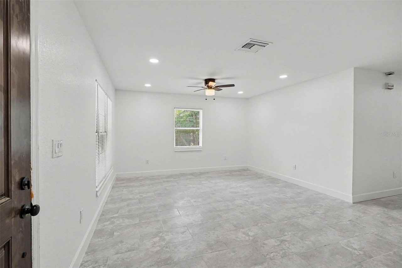 1128 Neville Ave - Photo 4 of 27