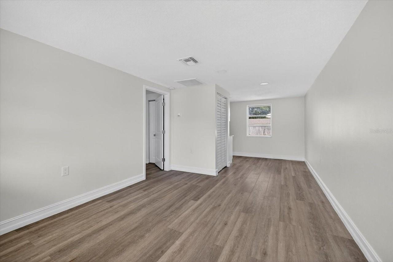 5419 Oceanic Rd - Photo 7 of 36