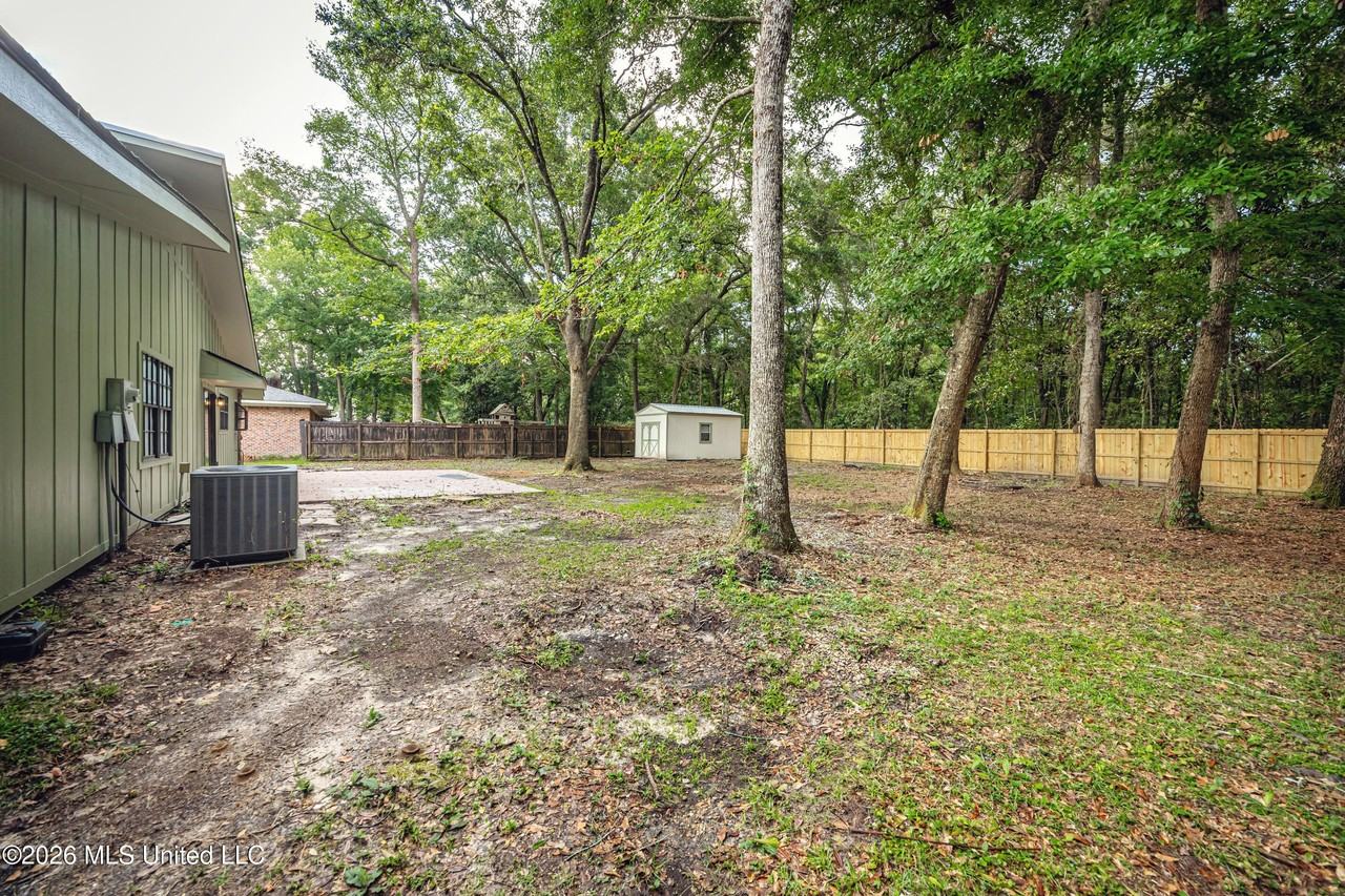 106 Booth Cir - Photo 4 of 42