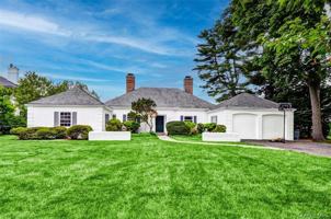 featured image of 632 Shore Acres Dr