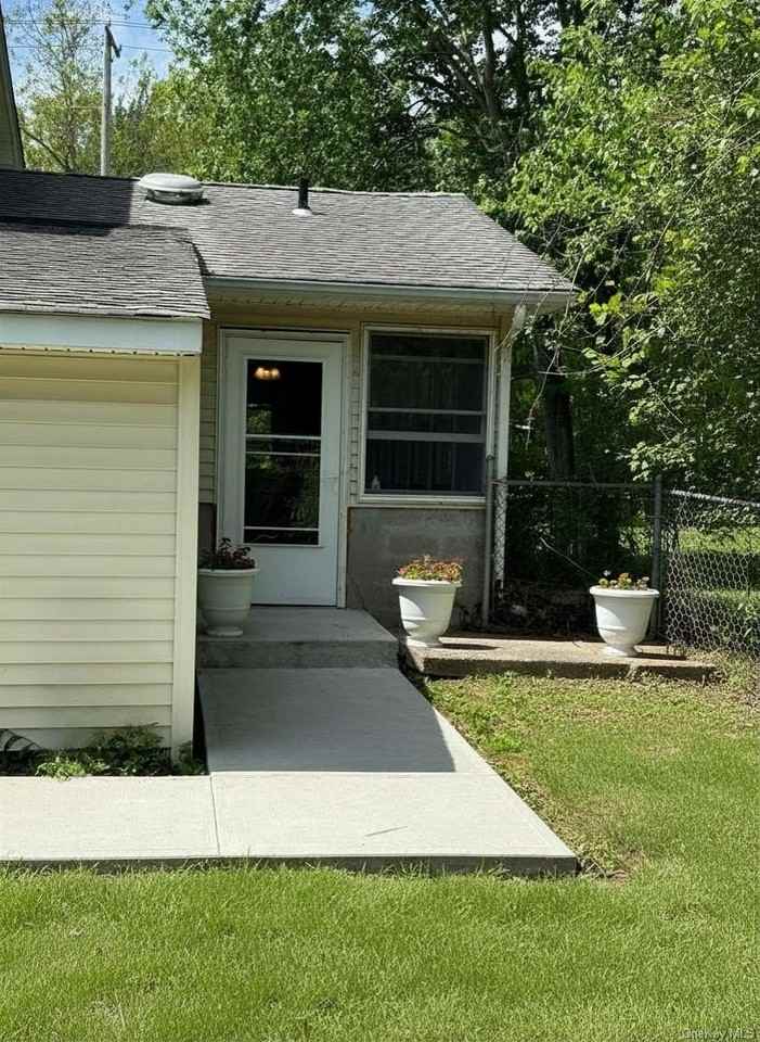 1661 Little Britain Rd #3 - Photo 3 of 22