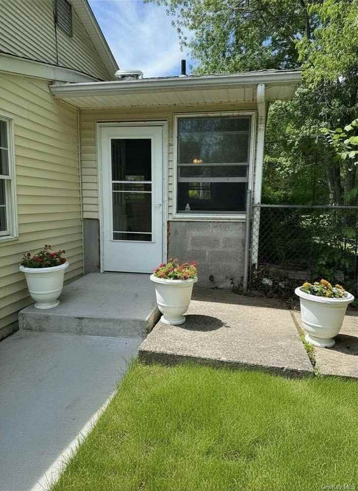 1661 Little Britain Rd #3 - Photo 4 of 22