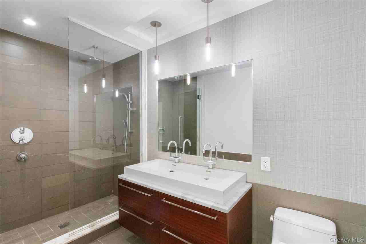 2415 Queens Plz N #3A - Photo 5 of 15