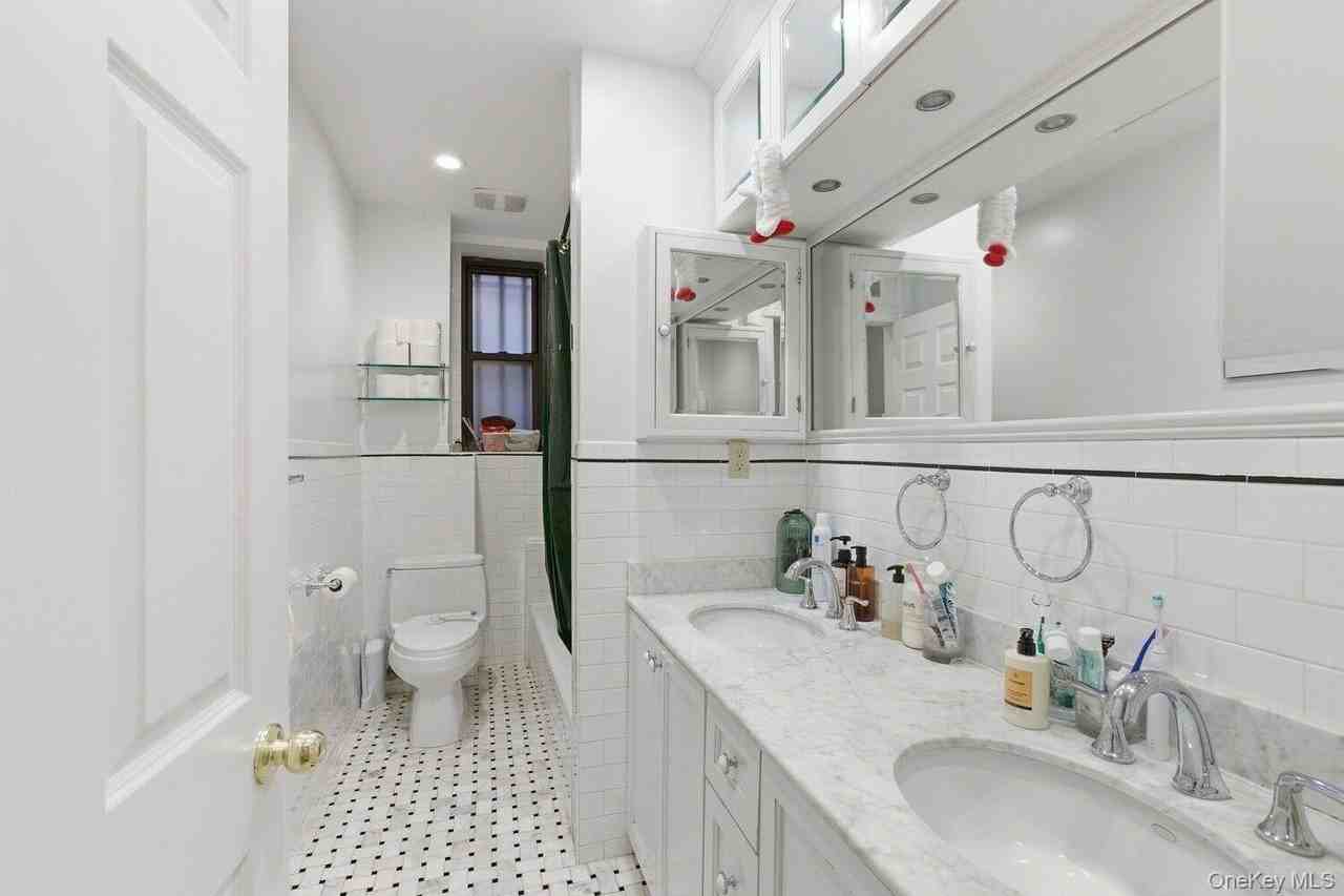 31 Tiemann Pl #7 - Photo 5 of 6
