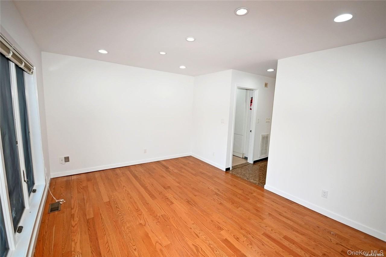 24 Warwick Rd - Photo 7 of 36