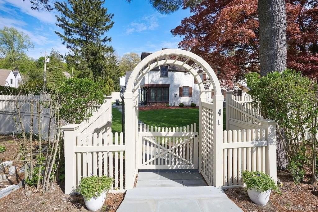 4 Glenwolde Park - Photo 3 of 49
