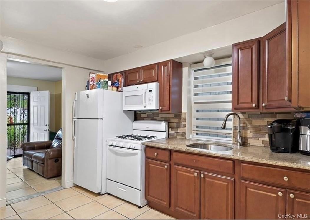 2934 Tenbroeck Ave - Photo 6 of 8