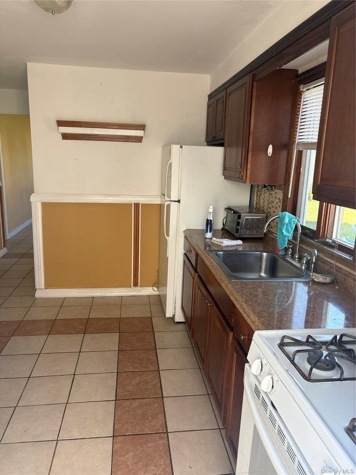 70 Parma Rd - Photo 2 of 4