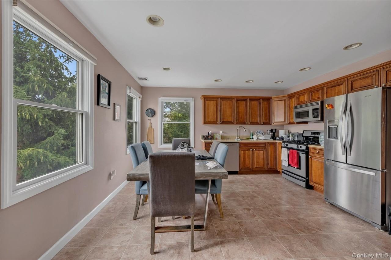 11 Nesaquake Ave #2ndFL - Photo 5 of 15
