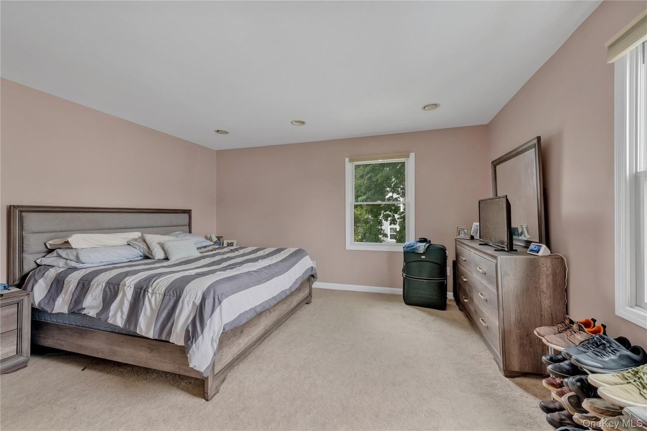 11 Nesaquake Ave #2ndFL - Photo 6 of 15