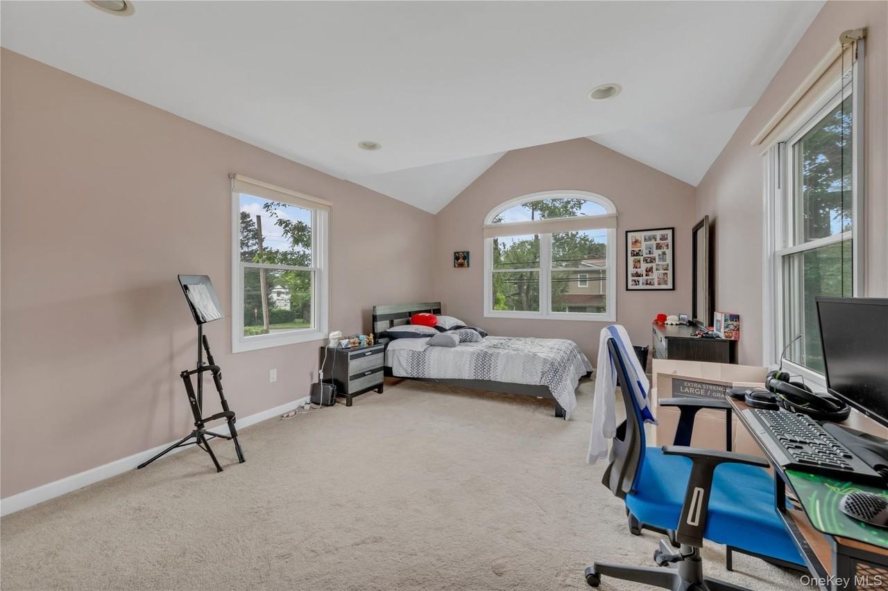 11 Nesaquake Ave #2ndFL - Photo 7 of 15