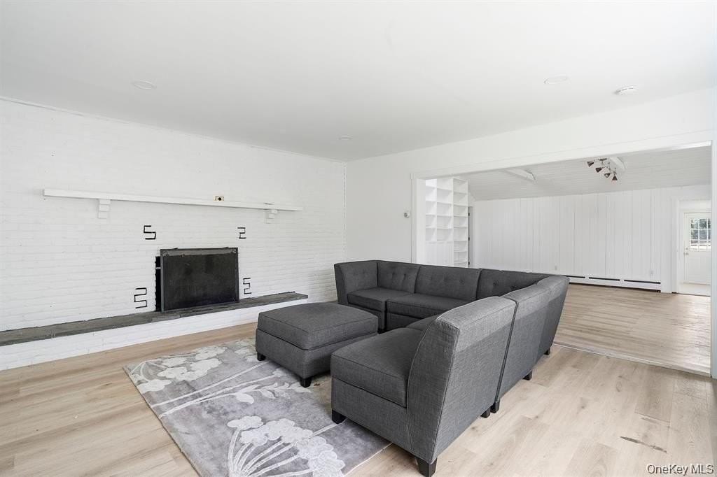 35A Gardners Ln - Photo 3 of 7