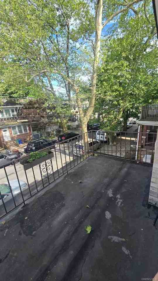 8812 86th St - Photo 3 of 10