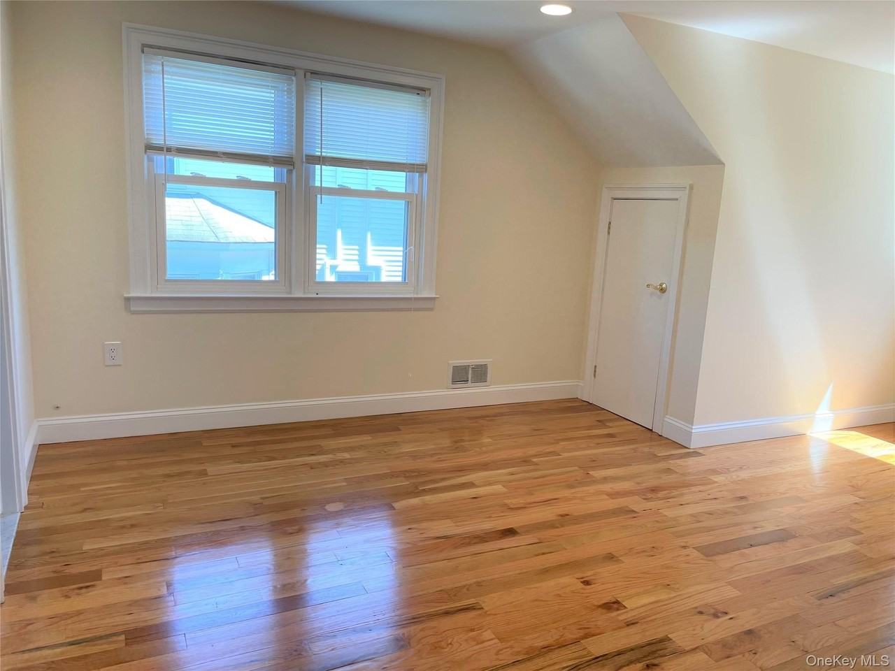 53 Lee Ave - Photo 2 of 13