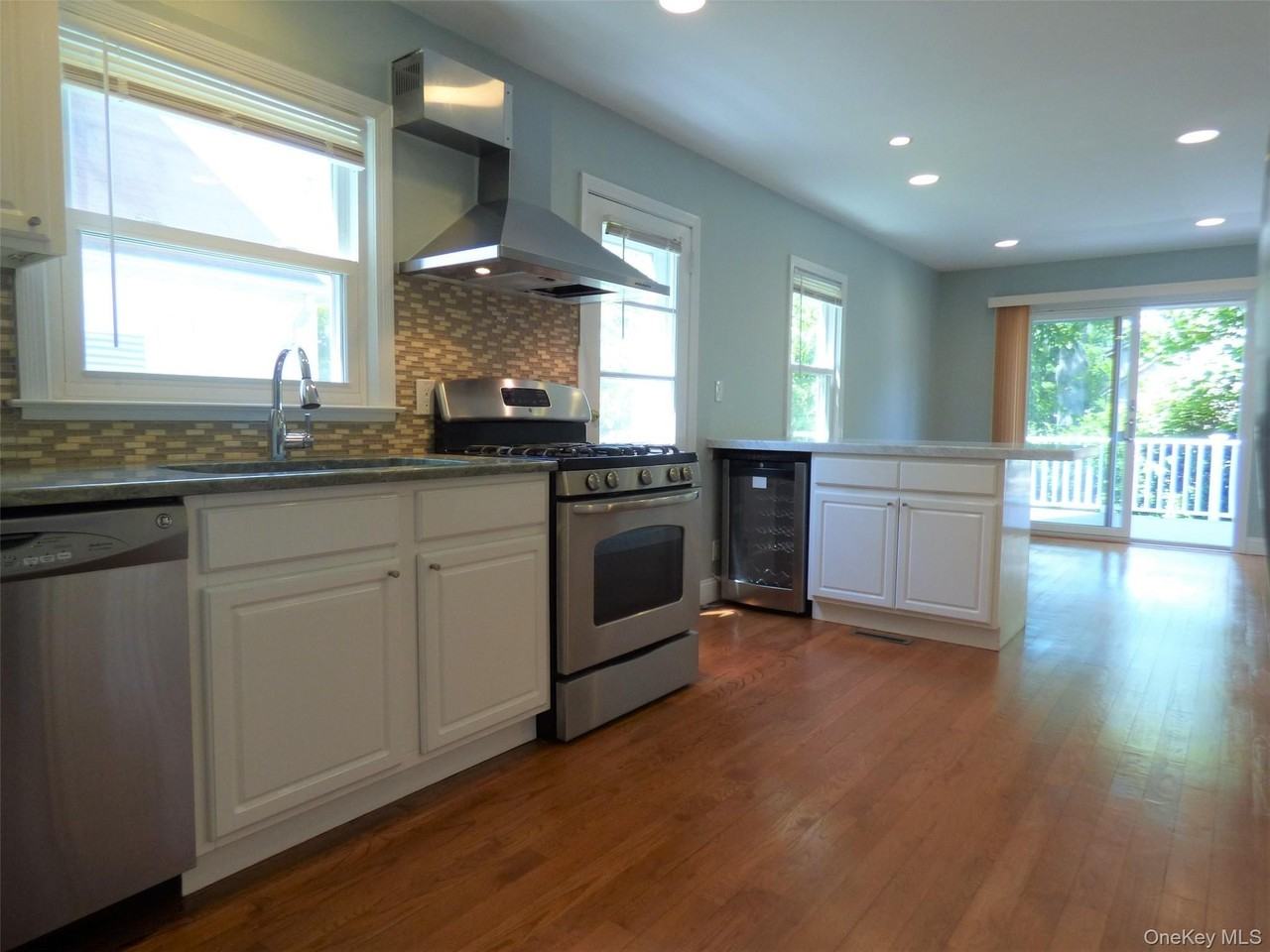 53 Lee Ave - Photo 4 of 13