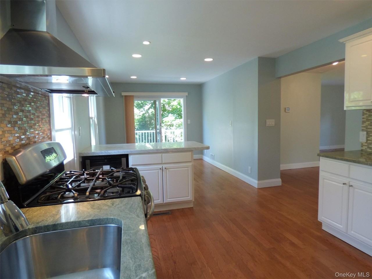 53 Lee Ave - Photo 5 of 13