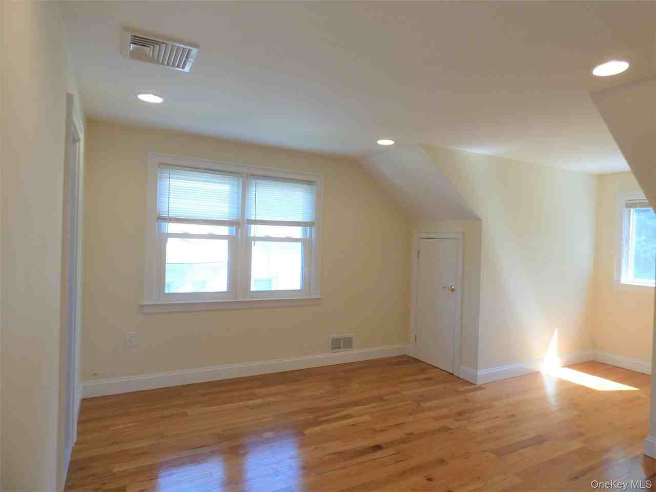 53 Lee Ave - Photo 6 of 13