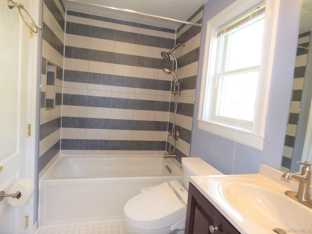 53 Lee Ave - Photo 7 of 13