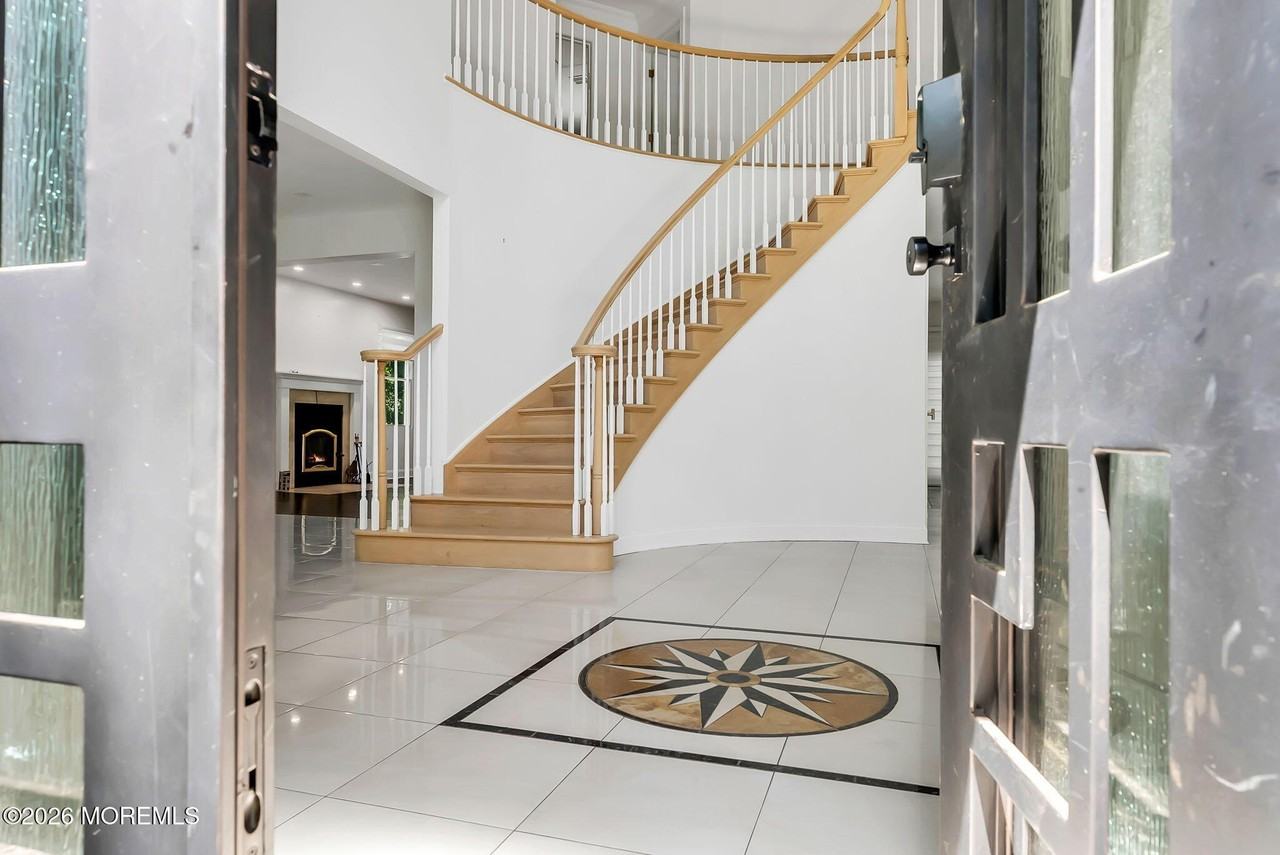 39 Arnold Blvd - Photo 4 of 50