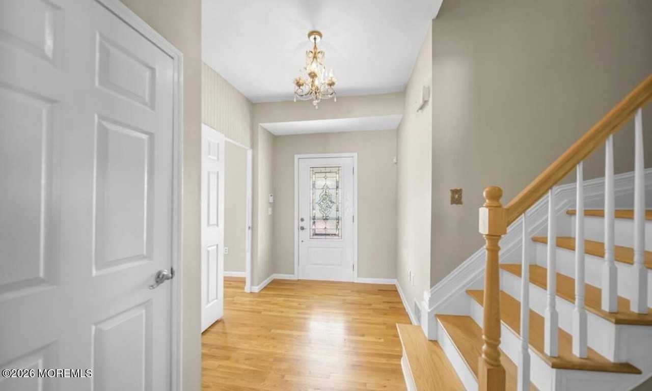 607 Mcclellan St - Photo 2 of 10