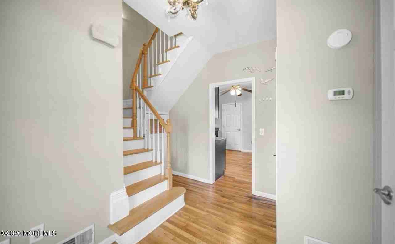 607 Mcclellan St - Photo 3 of 10