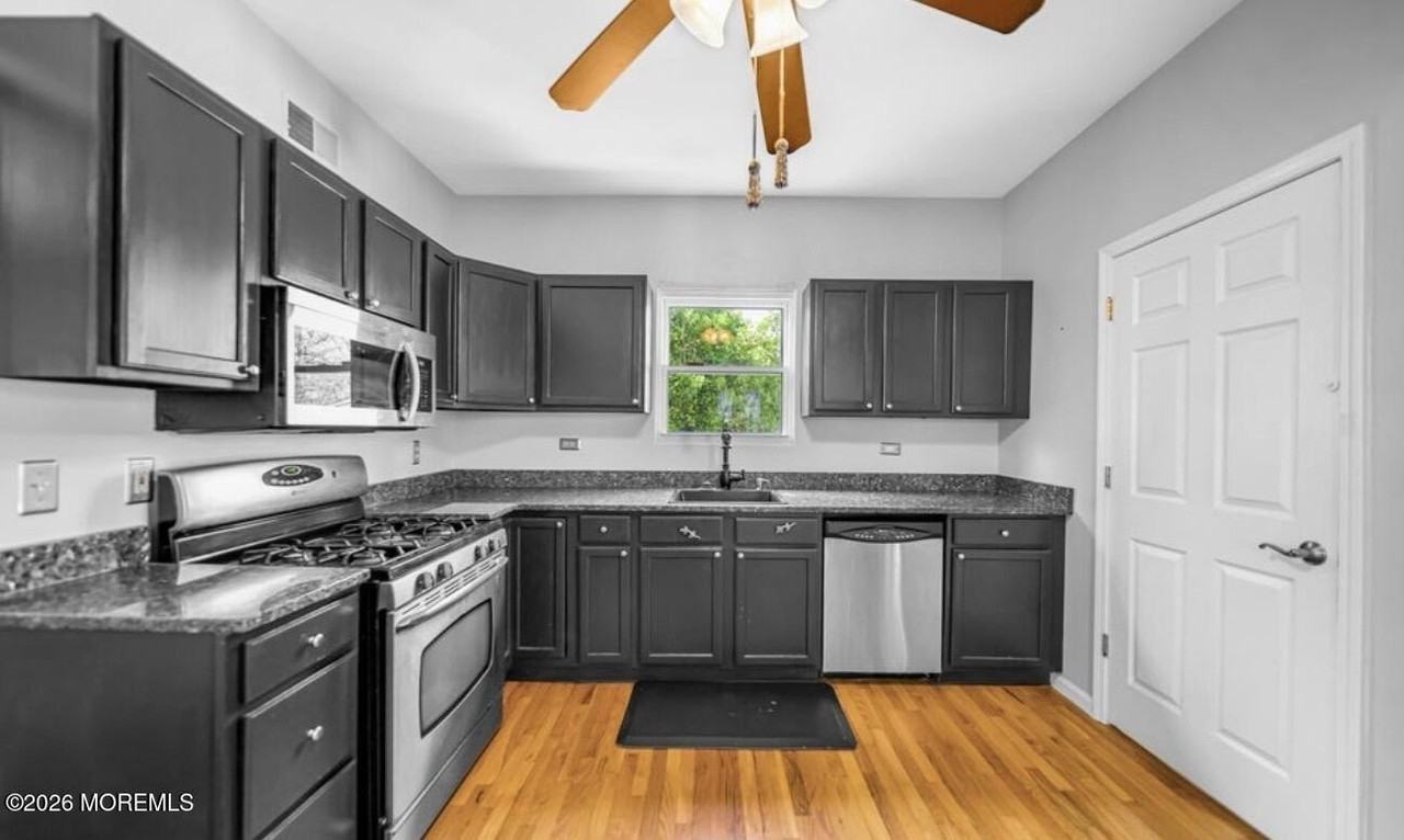 607 Mcclellan St - Photo 4 of 10