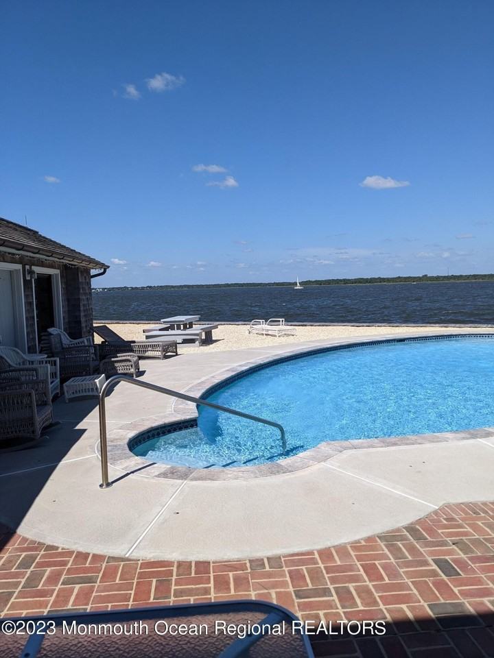127 Curtis Point Dr - Photo 4 of 34