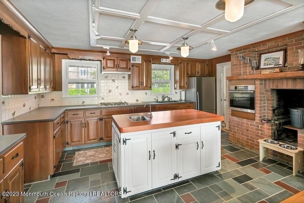 127 Curtis Point Dr - Photo 5 of 34