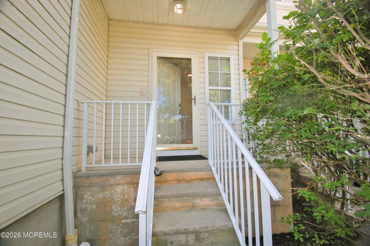574 Beachway Ave #7 - Photo 2 of 27