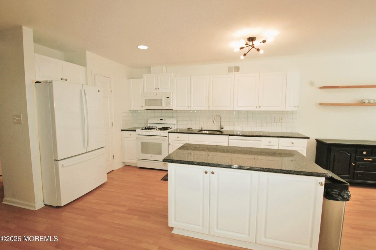 574 Beachway Ave #7 - Photo 4 of 27