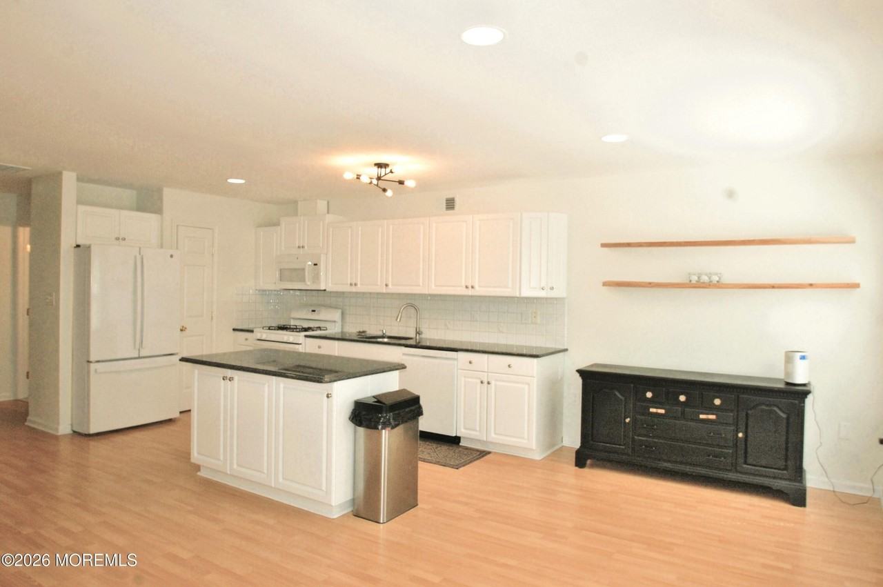 574 Beachway Ave #7 - Photo 5 of 27