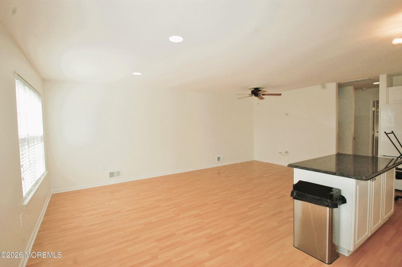 574 Beachway Ave #7 - Photo 7 of 27
