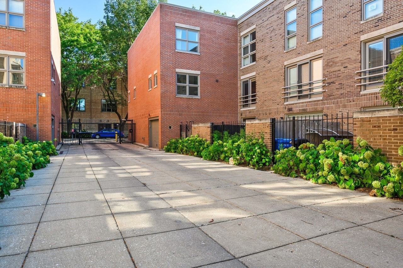 2365 N Wayne Ave - Photo 2 of 23