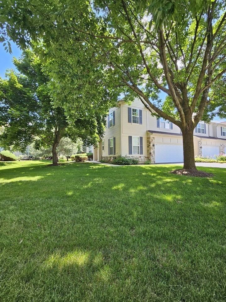 749 Dillon Ct - Photo 2 of 20