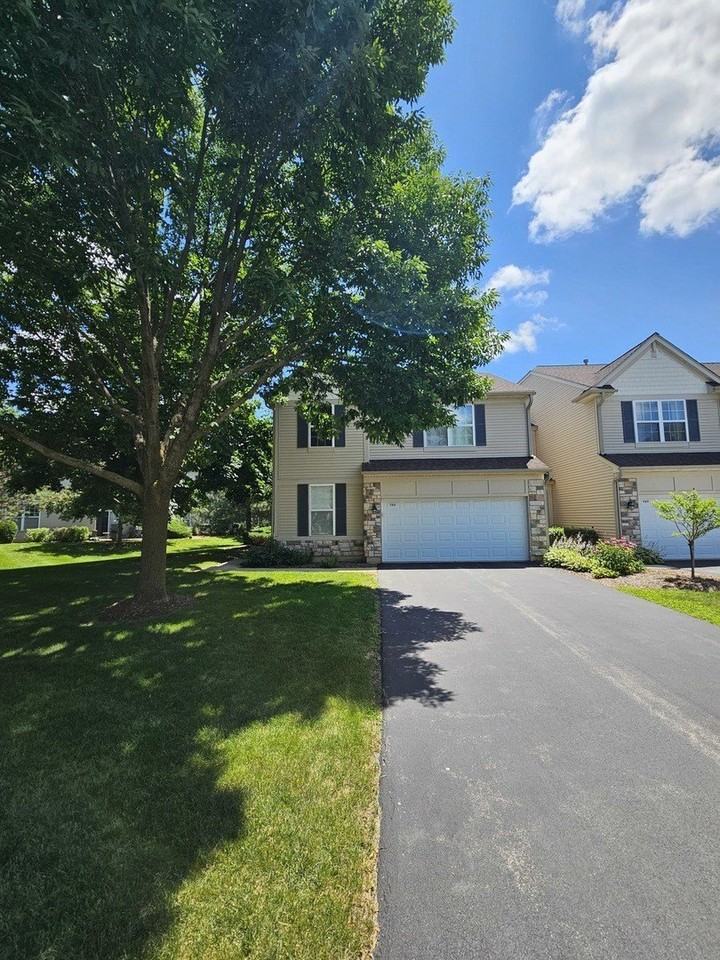 749 Dillon Ct - Photo 3 of 20