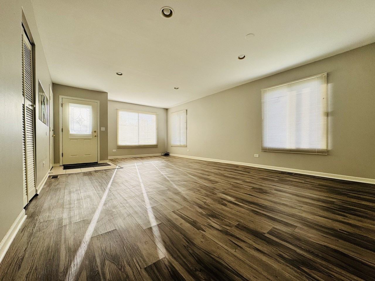 7037 Yorkshire Dr - Photo 3 of 12