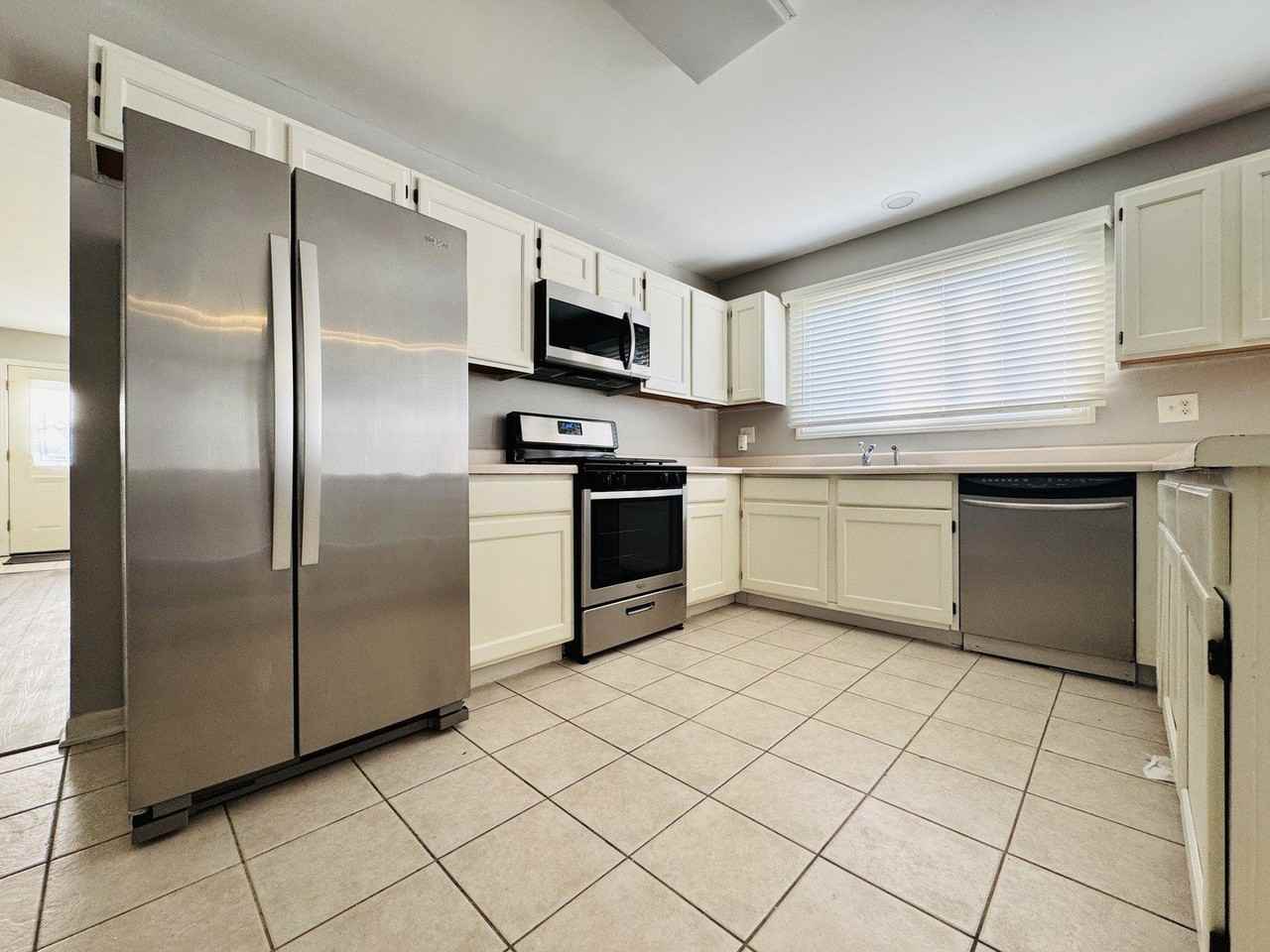 7037 Yorkshire Dr - Photo 5 of 12