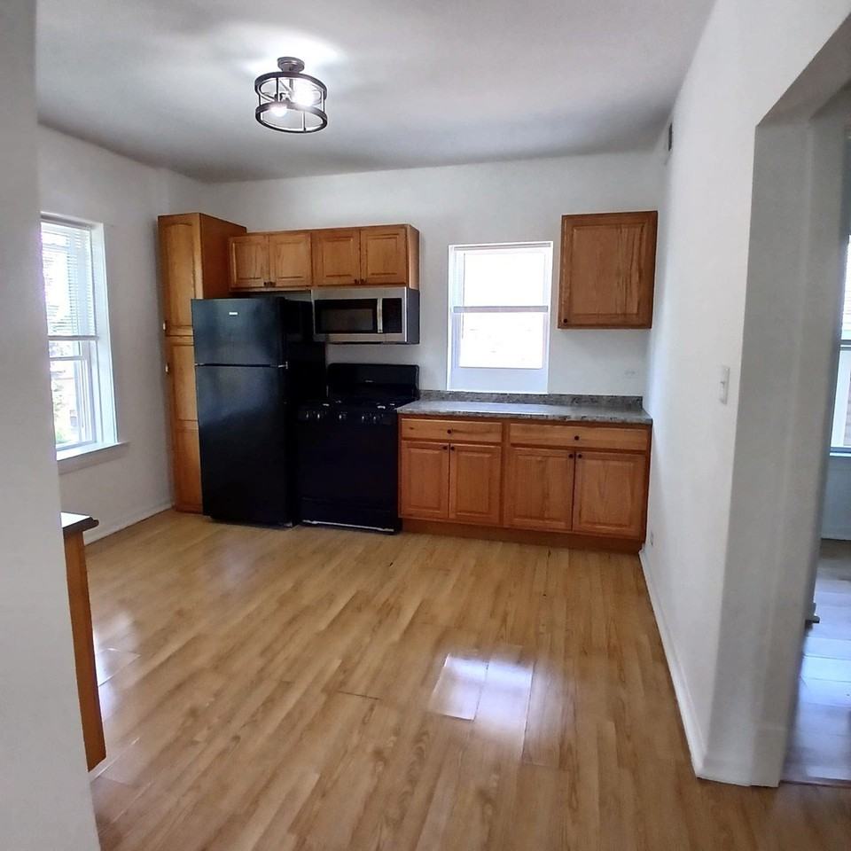 4652 W Palmer St #2 - Photo 5 of 15