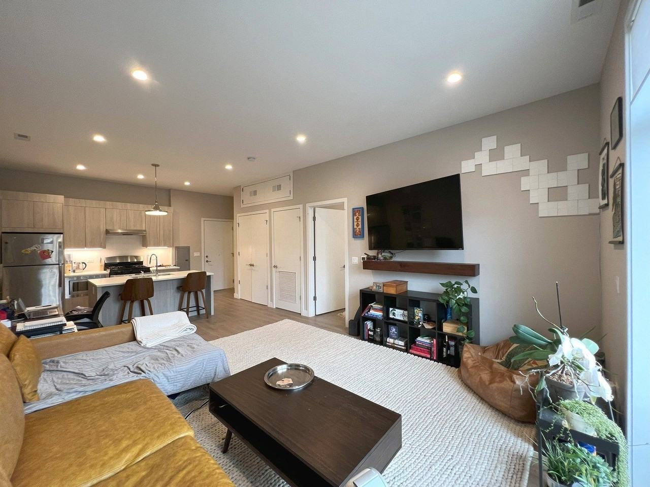 3757 N Sheffield Ave #104 - Photo 5 of 14