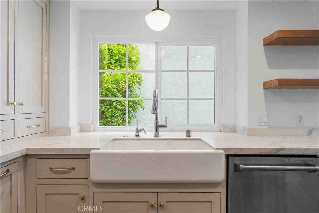 3437 Wimbledon Way - Photo 6 of 50